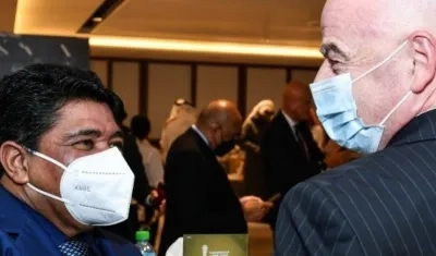 Ednaldo Rodrigues, presidente de la Confederación Brasileña de Fútbol, y Giani Infantino, presidente de la FIFA.