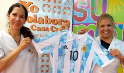 Camiseta donada por Lionel Messi. 