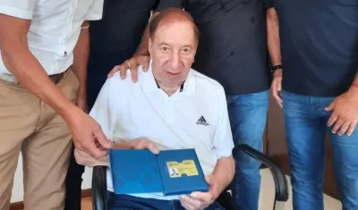 Carlos Salvador Bilardo tras recibir la distinción.