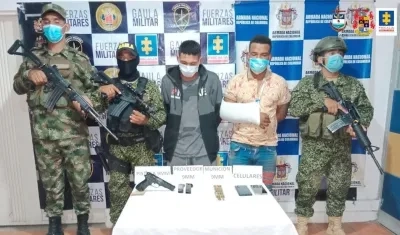 Los dos capturados por las autoridades en el municipio de Magangué. 