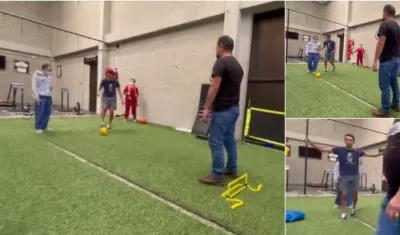 Egan Bernal jugando fútbol. 
