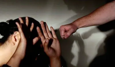 El hombre golpeó a su mujer al interior de la vivienda donde residían. 