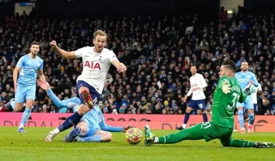 Harry Kane en acción de partido. 
