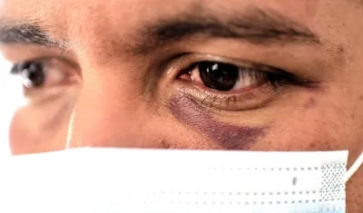 Hincha atacado por barristas.