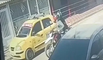 Momento del ataque a las dos mujeres.