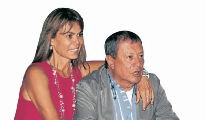 Olga Lucía Olarte al lado de Mario Hernández.