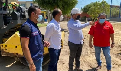 El director de Infraestructura Social de la entidad, Carlos Méndez, durante un inicio de obras en Atlántico.