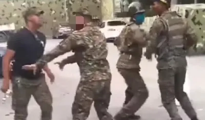 Gresca entre militares.