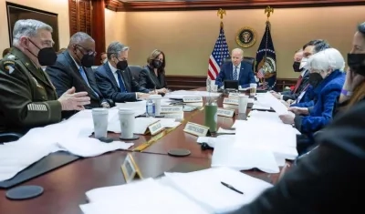 El presidente de Estados Unidos, Joe Biden (c), en el Consejo de Seguridad Nacional.