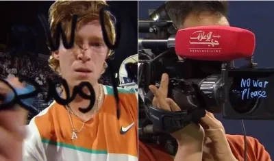 Andrey Rublev firma la cámara con el mensaje. 