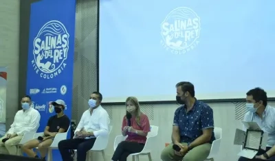 Mesa del evento de lanzamiento.