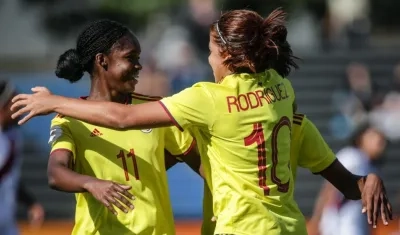 Linda Caicedo celebra el primer gol de Colombia. 