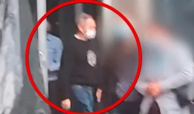 Captura de pantalla del Canal Caracol, Mattos rumbo a su oficina.