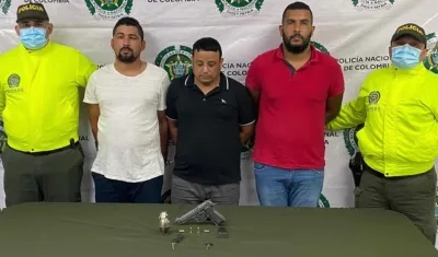 Los tres capturados.