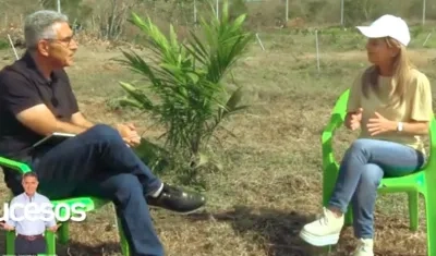 El periodista Jorge Cura con la Gobernadora Elsa Noguera en Repelón.