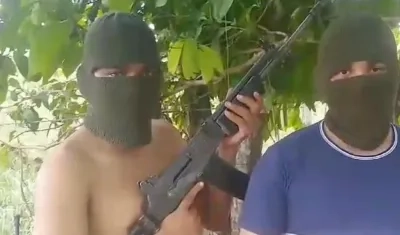 Encapuchados presuntos integrantes del 'Clan del Golfo'. 