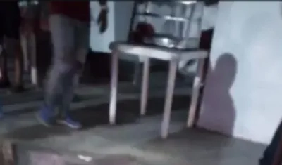 En este lugar quedó tendido el delincuente abatido por la Policía.