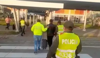 Uno de los capturados por la Dijin. 