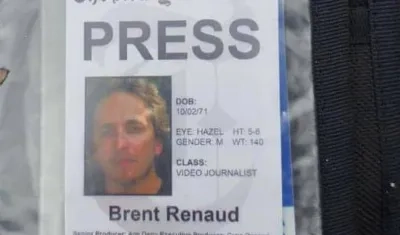 Carné de prensa del periodista Brent Renaud.