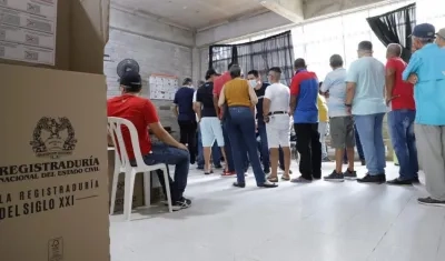 Electores votando en Barranquilla.