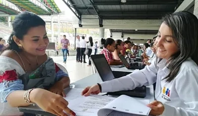 Las mujeres interesadas deben tener su título de bachillerato y 6 meses de experiencia en manipulación de alimentos.