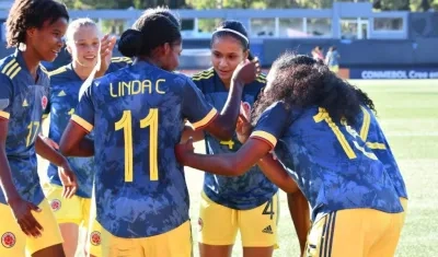 Linda Caicedo celebra el primer gol de Colombia. 
