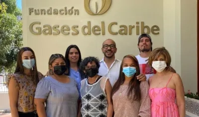 Artesanos y artistas beneficiados con la fundación de Gases del Caribe.