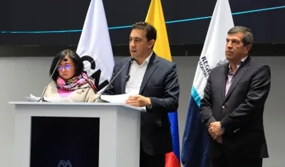 Alexander Vega, Registrador, y la presidenta de la CNE, Doris Ruth Méndez Cubillos.