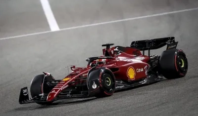 Charles Leclerc a bordo de su monoplaza Ferrari. 