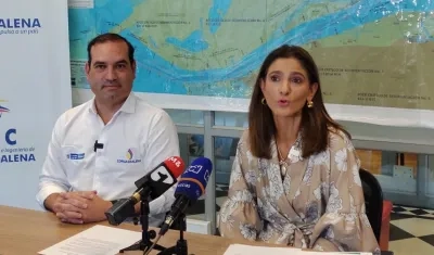 El Director de Cormagdalena  Pedro Pablo Jurado y la MinTransporte Ángela María Orozco.