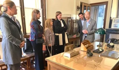 La Gobernadora Elsa Noguera y la Secretaria de Salud Alma Solano, durante la visita al Instituto Curie.