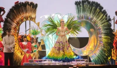 Valeria Charris con la corona de Reina del Carnaval 2022.