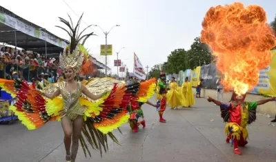La Reina Valeria Charris, con su vestido "El Renacer del Carnaval".