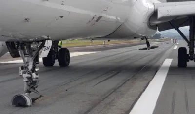 Llanta dañada del tren delantero del avión de Latam ocasionó aterrizaje de emergencia..