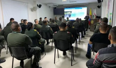 Momentos en que a los policías les realizaron una socialización sobre el nuevo estatuto disciplinario. 