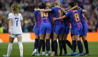 Jugadoras del Barcelona celebran en la goleada. 