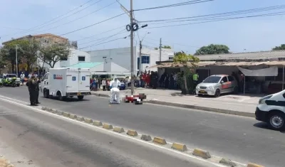 El hombre quedó muerto en plena calle Murillo. 