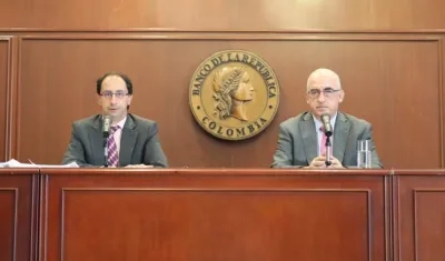 El Ministro de Hacienda, José Restrepo, y el Gerente de Banrepública, Leonardo Villar.