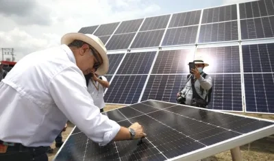 El Presidente Iván Duque en la granja solar Tucanes en el departamento de Bolivar.