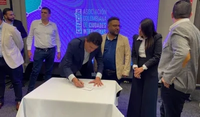 El alcalde Rodolfo Ucrós en el evento que se realizó en el municipio de Rionegro (Antioquia).