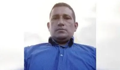Alexánder Enrique Fernández Peñaloza, docente y líder social asesinado.