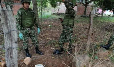 Explosivistas del Ejército tras la desactivación. 