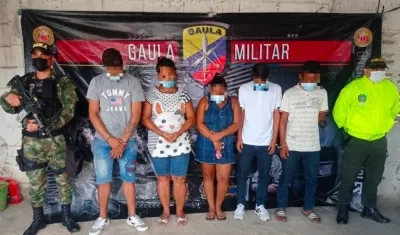 Los cinco capturados.