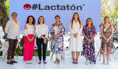 La primera dama de Colombia, María Juliana Ruiz, al centro, acompañada de Silvana Puello, y la Secretaria de Salud, Alma Solano.