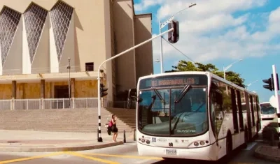 Ruta B2 circulando a la altura de la Catedral. 