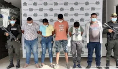 Los capturados en el operativo. 