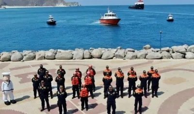 Personal de la Dimar y Policía Nacional a cargo de los operativos.