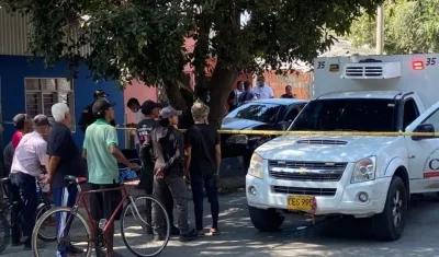 El CTI de la Fiscalía llegó al lugar de los hechos a realizar la inspección del cuerpo. 