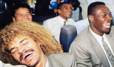 En uno de los momentos compartidos entre Valderrama y Rincón.