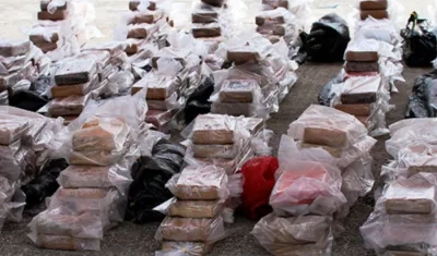 Cerca de una tonelada de droga decomiso en altamar la Unidad de Lucha Contra el Crimen Organizado con apoyo de la Armada del Ecuador.